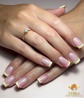 French, ale zdecydowanie nie ten klasyczny💛🩷_______________________________
Perła Centrum Kosmetologii & PMU
Ul.Wojska polskiego 2a-e/3b
Tel.502914041
www.centrumperla.pl#manicureswinoujscie #nailartist #TrendyPaznokcie #urodaswinoujscie