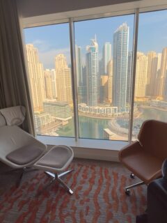 Dubai Marina.Takie widoczki mamy z naszego okna #crownplazadubaimarina #viproom #dubaïmarina #beautifulviews #lastfloorview